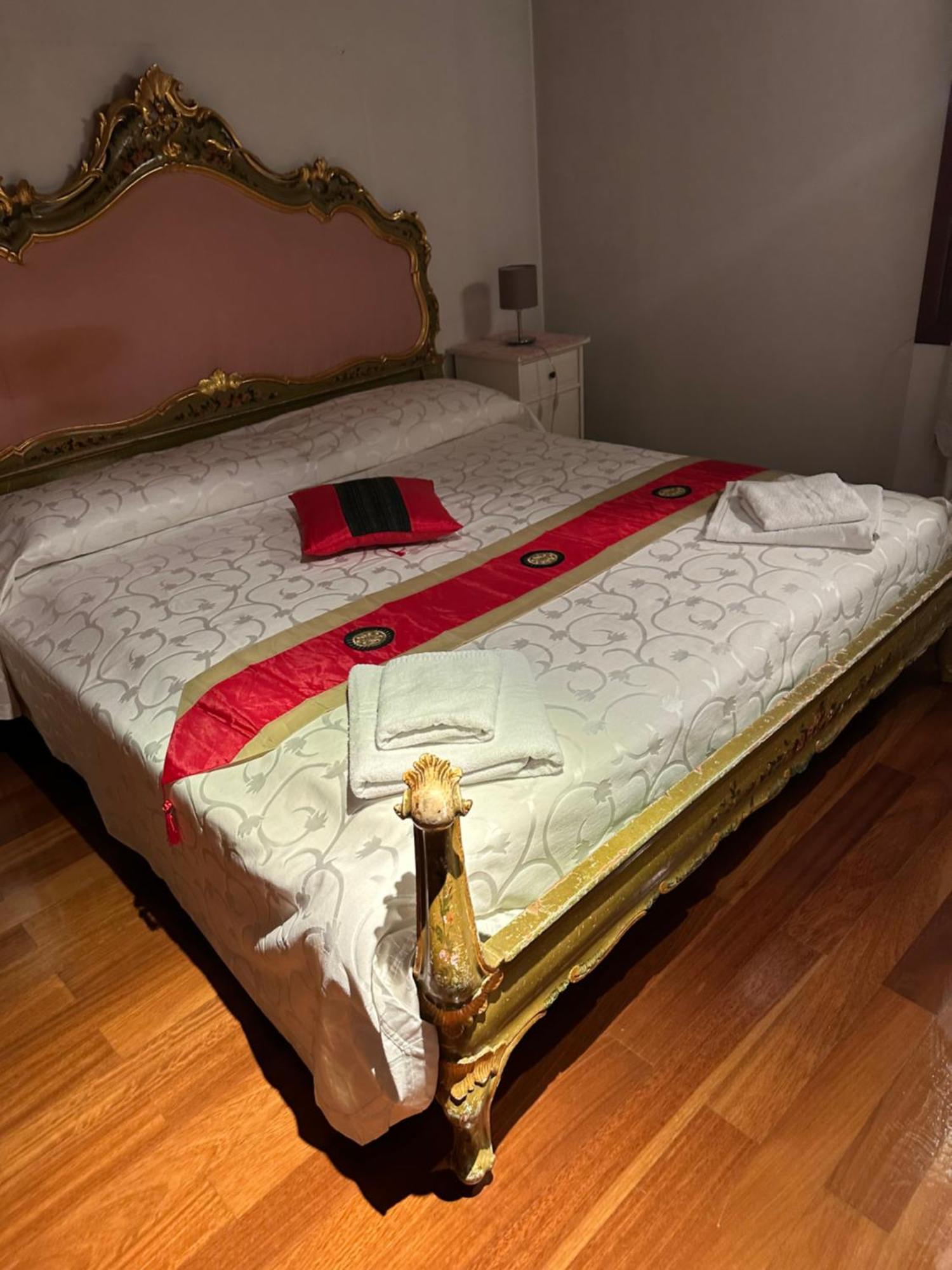 1 Ca'Del Traghetto Family Apartment เวนิส ภายนอก รูปภาพ